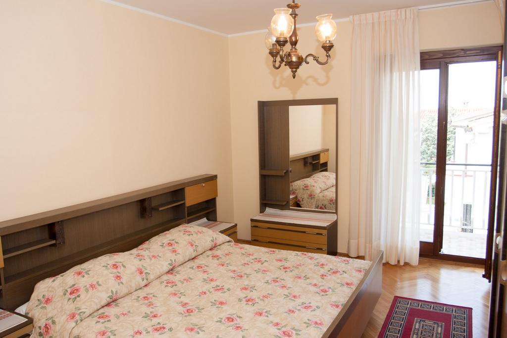 Apartments Silvia Poreč Exteriör bild