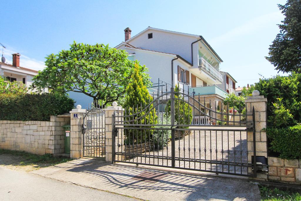 Apartments Silvia Poreč Exteriör bild