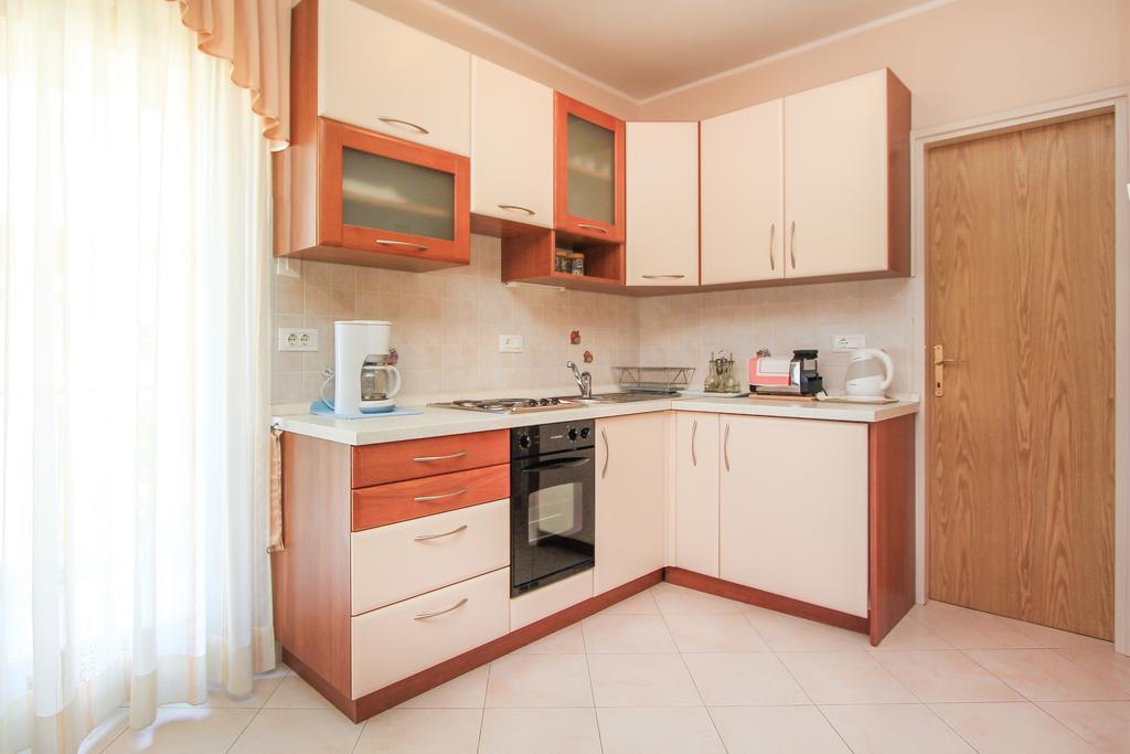 Apartments Silvia Poreč Exteriör bild