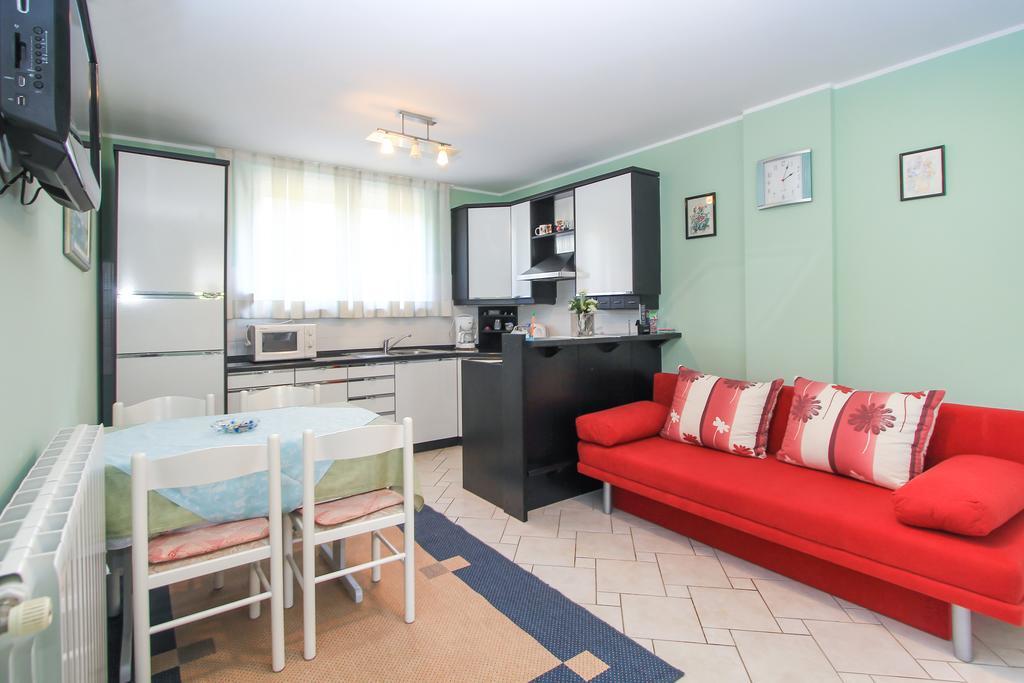 Apartments Silvia Poreč Exteriör bild