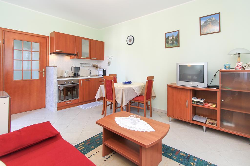 Apartments Silvia Poreč Exteriör bild